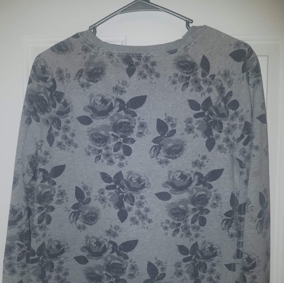 Patterned Long Sleeve - Picture 3 of 4